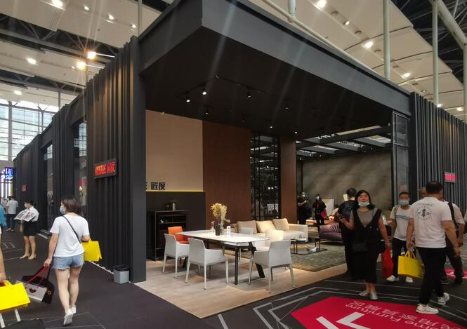 該如何設(shè)計(jì)搭建大型展臺(tái)？如何設(shè)計(jì)搭建一個(gè)小展臺(tái)？